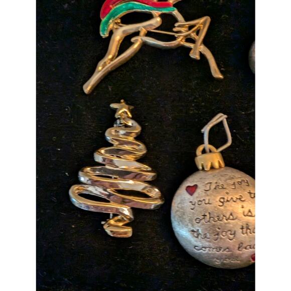 Lot of Seven Vintage Christmas Pins - Picture 4 of 10